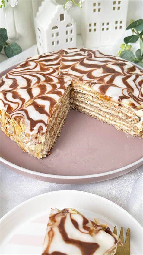 Nougat-Torte schichten und bestreichen