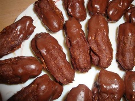 Nougatstangen mit Schokoladentauchung