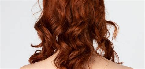 Nuancen der warmen Haarfarben: Karamell, Kupfer, Goldbraun