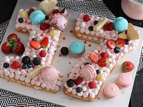 Number Cake mit Erdbeeren und Mascarpone-Creme