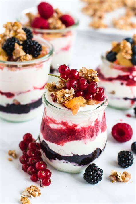 Nuss-Krokant als Topping für Joghurt-Desserts