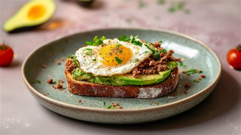 Nuss-Nougat-Crème auf Brot als Frühstück