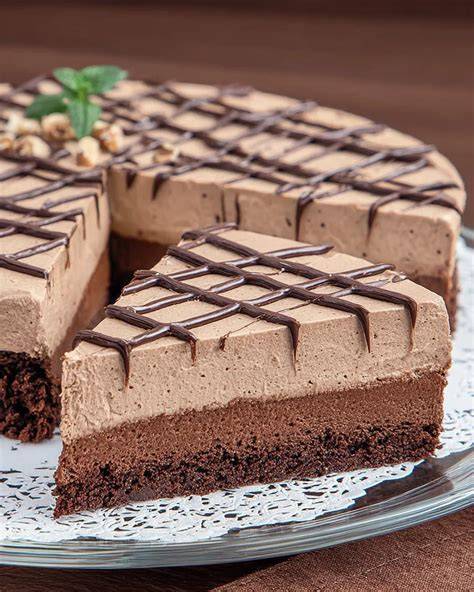Nuss-Nougat-Torte: Schichtung und Dekorationsideen