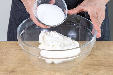 Nuss-Sahne-Creme in Schüssel