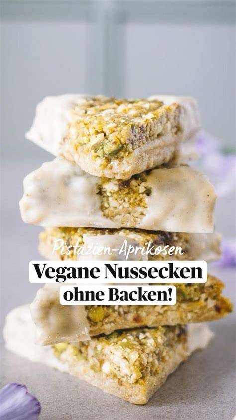 Nussecken in verschiedenen Varianten: mit Vollmilch- und weißer Schokolade