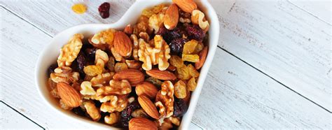 Nussecken-Variationen: verschiedene Nüsse, vegan, schokoliert