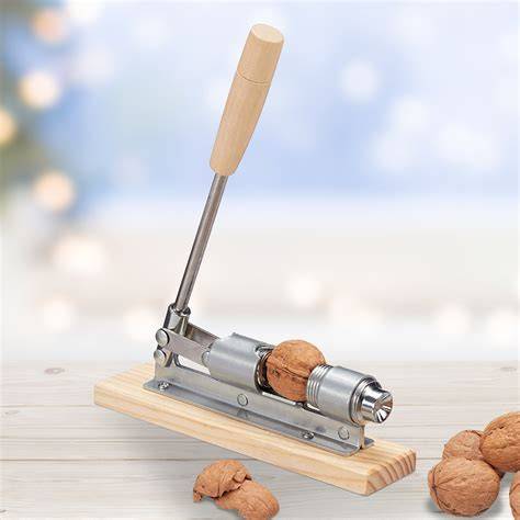 Nussknacker Produktfoto mit Nüssen