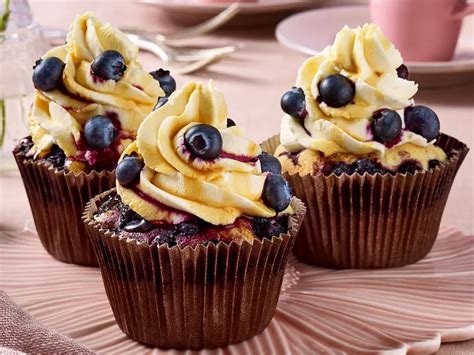 Nutella-Frischkäse Frosting angerichtet auf Cupcakes