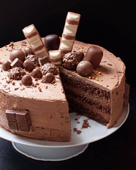 Nutella-Torte mit Dripping-Deko und Süßigkeiten