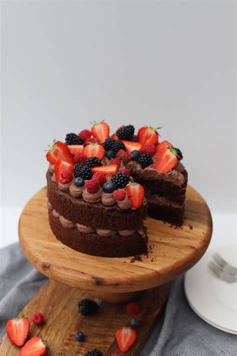 Nutella-Torte mit Früchten und Fondant-Deko