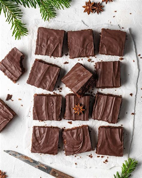 Oblaten und Elisenlebkuchen auf Blech
