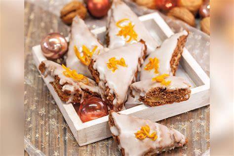 Oblaten-Lebkuchen mit Nüssen und Orangeat