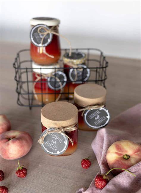Obst für Marmelade: Erdbeeren, Pfirsiche, Beeren