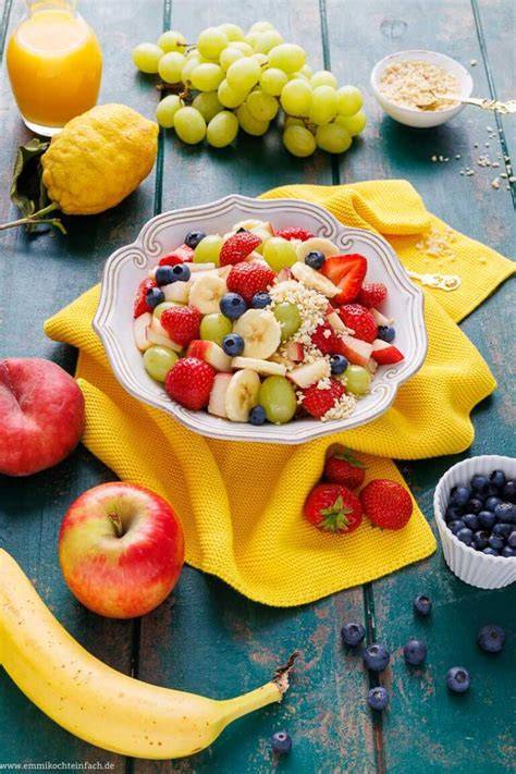 Obstsalat-frisch-gesund-Sommerdessert