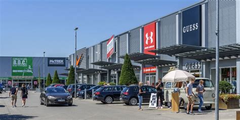 Ochtum Park Bremen Außenansicht und Parkplätze