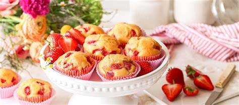 Ofenfester Teller mit frisch gebackenen Muffins