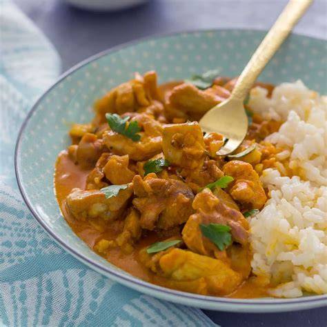 Ofenfrisches Curry-Hähnchen mit Honig-Senf-Kruste und Möhrenbeilage
