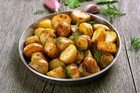 Ofenkartoffeln mit schwarzem Knoblauch