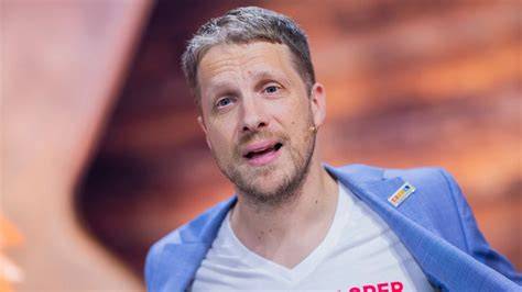 Oliver Pocher auf der Bühne während einer TV-Show