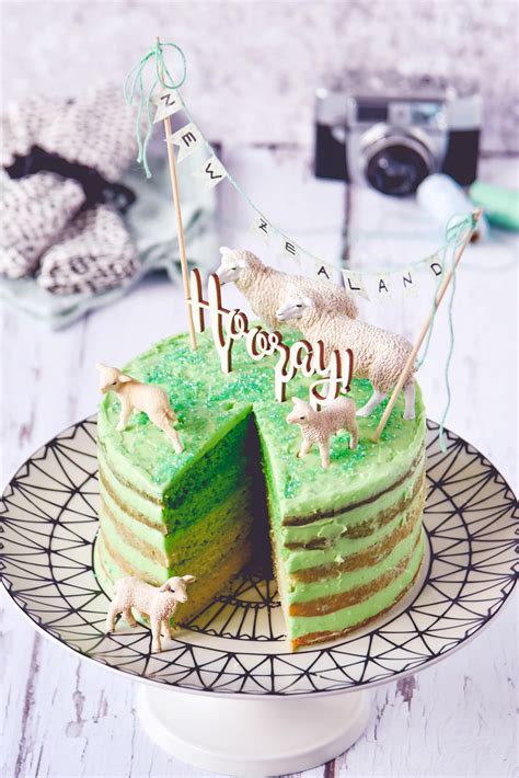 Ombre Cake mit Farbverlauf und Naked Cake Beispiel