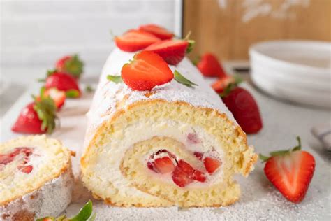 Ombre-Torte mit Erdbeerfüllung