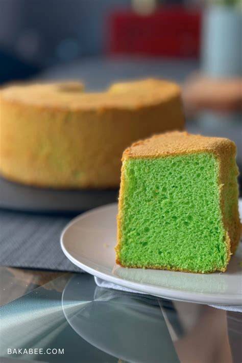 Ondeh-Ondeh Pandan Chiffon Kuchen (gefüllt, angeschnitten)