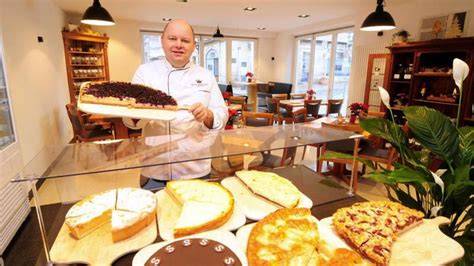 Opels Stadtcafé Torten-Auslage