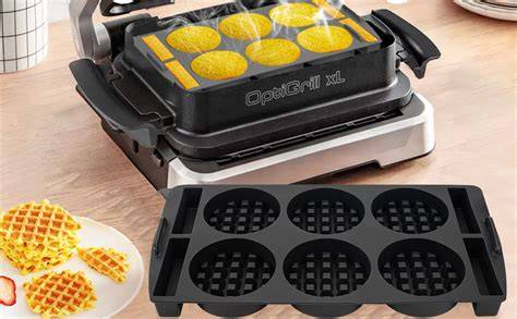 OptiGrill mit eingesetzter Silikon-Waffelform und gebackenen Waffeln