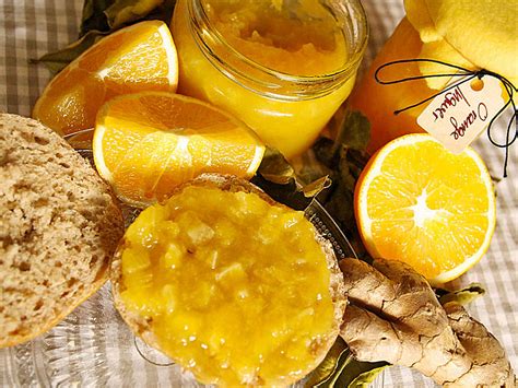 Orangen Ingwer Marmelade in Gläsern