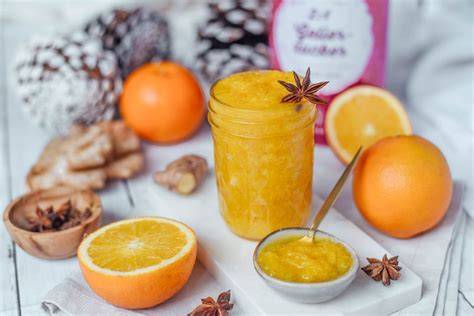 Orangen Ingwer Marmeladen Vorbereitung mit Orangenzesten