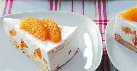 Orangen Quark Torte auf winterlichem Tisch