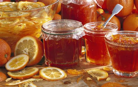 Orangen und Gewürze für Rote-Bete-Orangen-Marmelade
