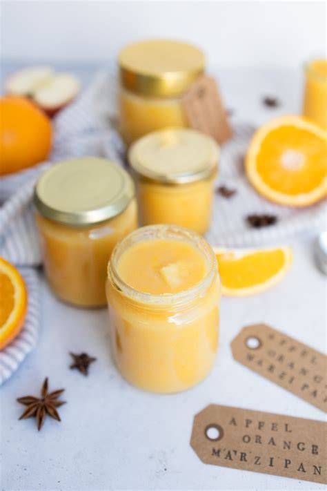 Orangen und Marmeladengläser