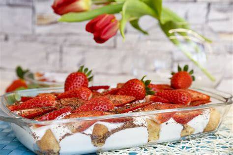 Orangen-Creme-Dessert mit Pfeffernüssen und Windbeuteln