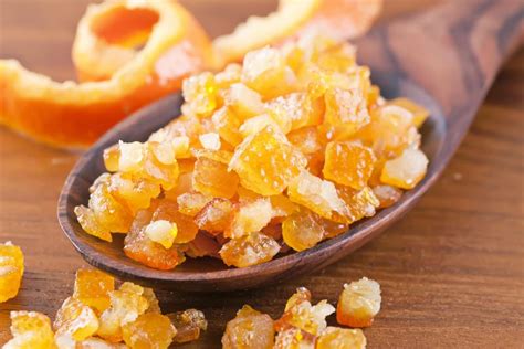 Orangen-Guetsli mit Zuckerguss und Orangeat