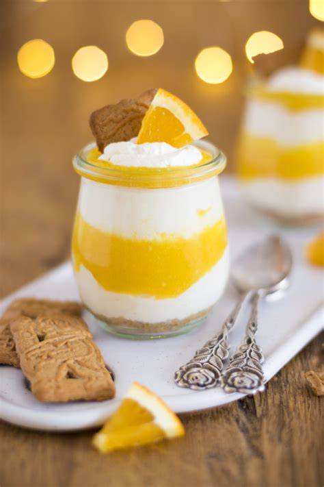 Orangen-Mascarpone-Dessert geschichtet im Glas