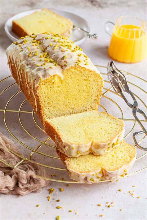 Orangen-Quark-Kuchen mit kandiertem Orangeat in der Kastenform