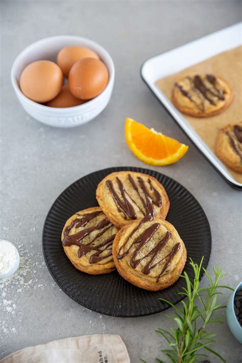 Orangen-Schoko-Plätzchen auf Backblech