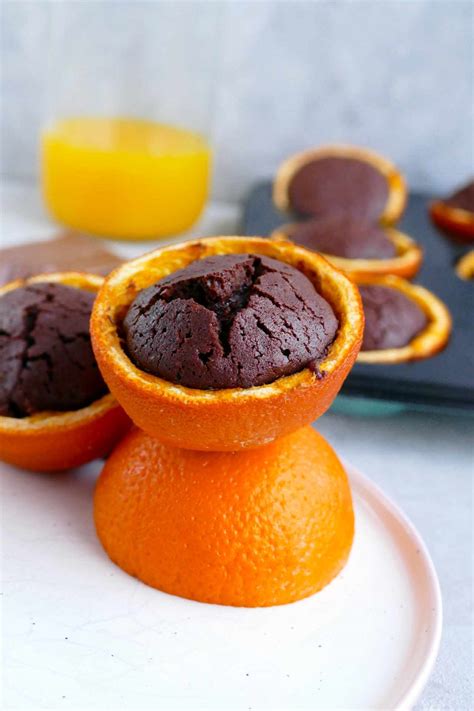Orangen-Schoko-Soufflé in gefüllten Orangenschalen
