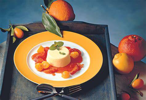 Orangencreme mit Blutorangensauce und Kumquat-Salat