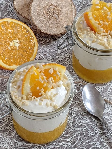 Orangendessert im Glas mit Mascarpone und Sahne