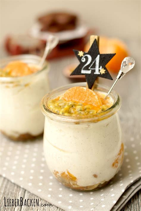 Orangenfilets zur Dekoration und Orangenspiegel Dessert im Glas