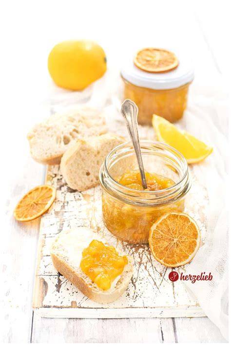 Orangenmarmelade auf Brot und als Geschenkidee
