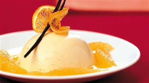 Orangensaft mit Grand Marnier und eingeweichter Gelatine
