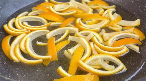 Orangenschalen vorbereiten und kochen