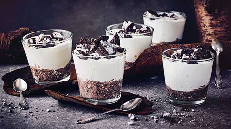 Oreo Dessert im Glas mit Mascarponecreme und Keksbröseln