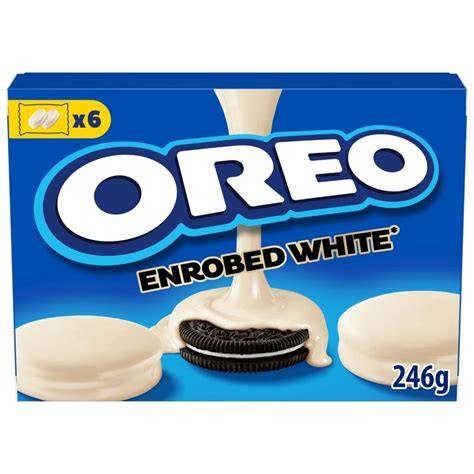 Oreo Enrobed White Packung und aufgeschnittener Keks