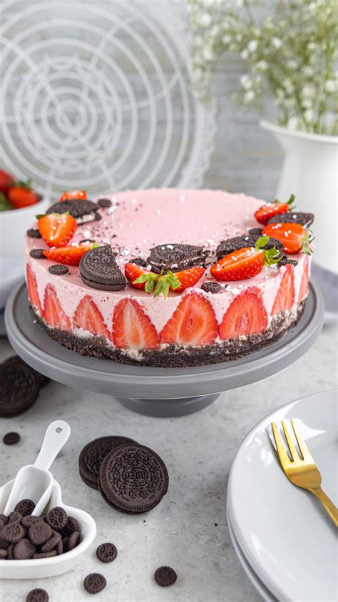 Oreo Erdbeer Torte: Schnittansicht, Schichten, Sommer-Deko