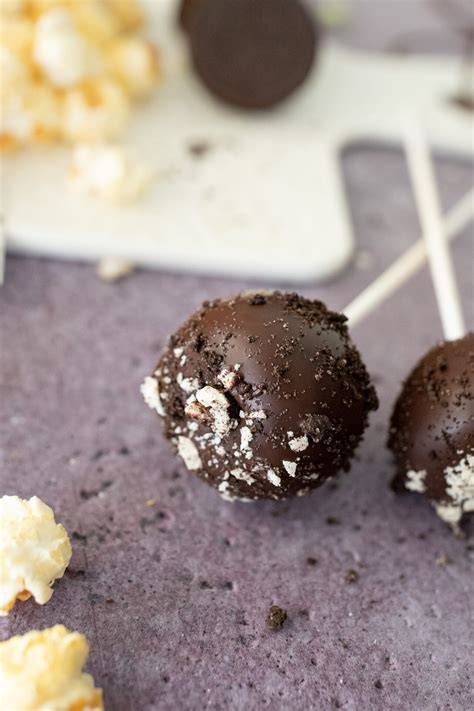 Oreo Frischkäse Kugeln / Cake Pops vorbereitet