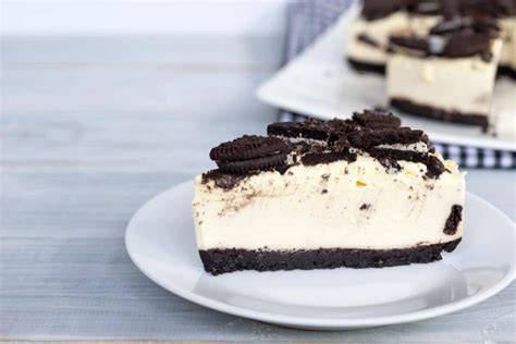 Oreo No-Bake-Kuchen mit bunter Dekoration